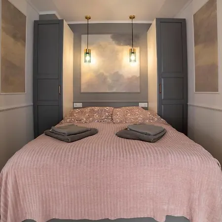 Heaven In The Old Town With Private Parking شقة